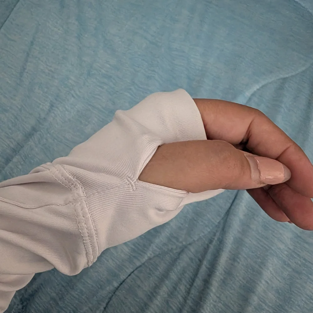 Roxy White Long Sleeve rash Guard - Picture 4 of 4
